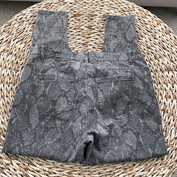 Democracy Snakeskin Print Booty Lift Jegging - Picture 9 of 16